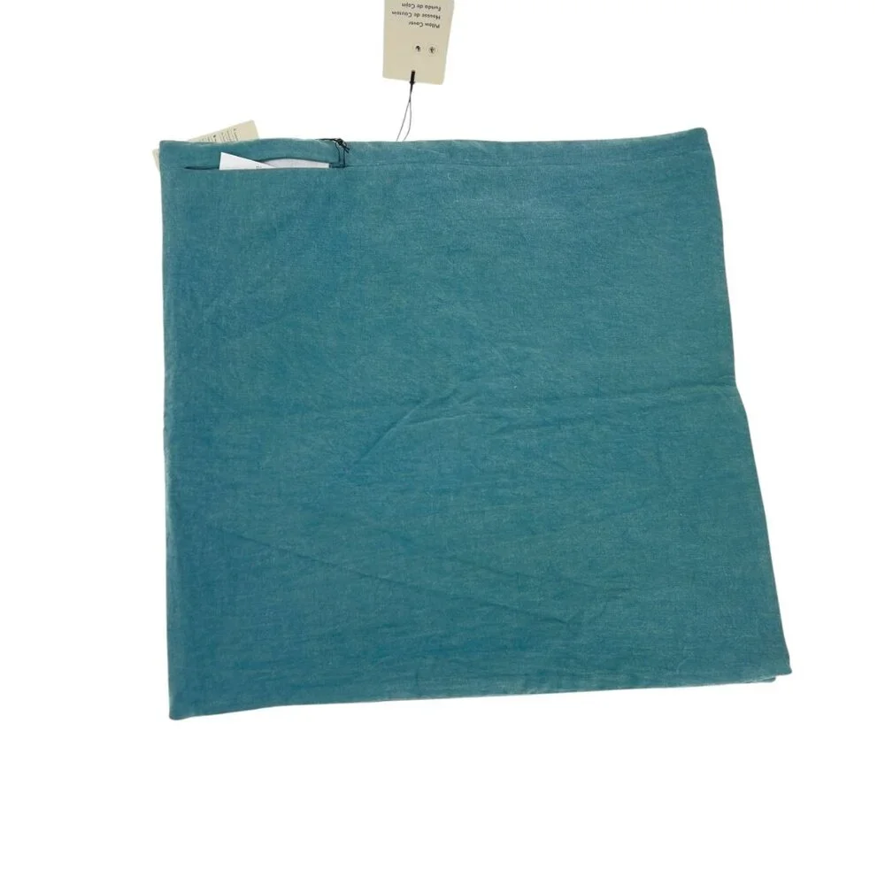 NWT Wavy Quilted Cushion Cover Set